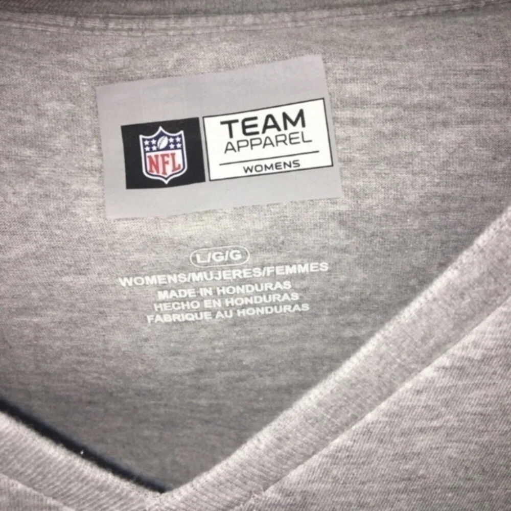 NFL Jacksonville Jaguars Helmet Tee Women’s Small Gray Graphic Shirt Football - Picture 5 of 6